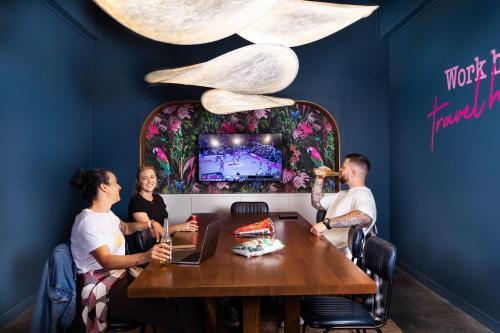 Shared lounge/TV area