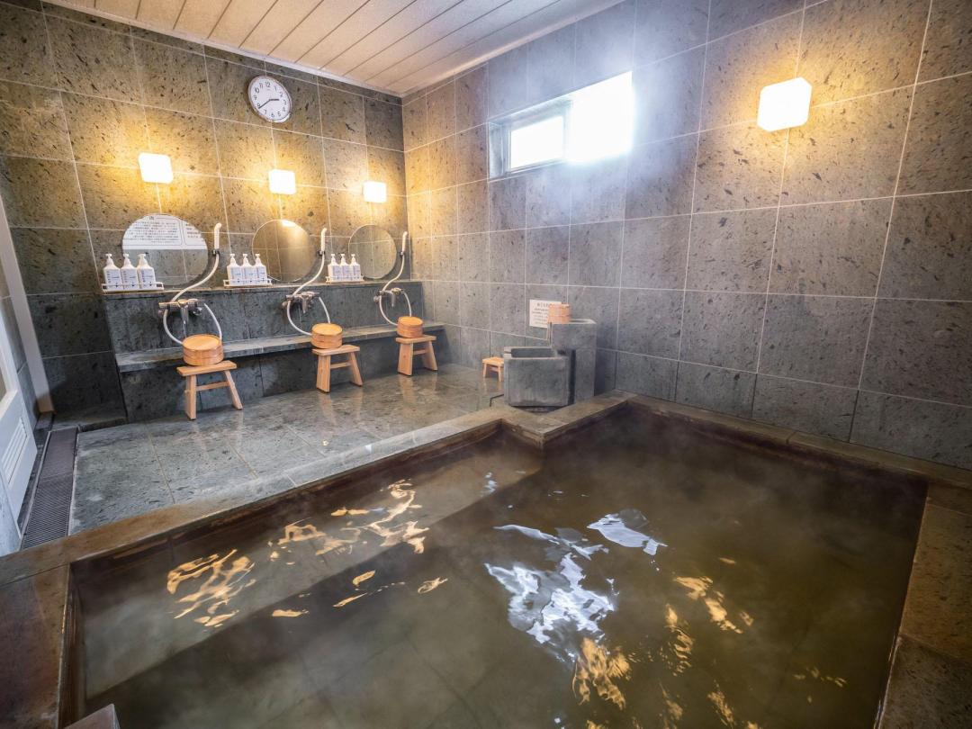 Hot spring bath