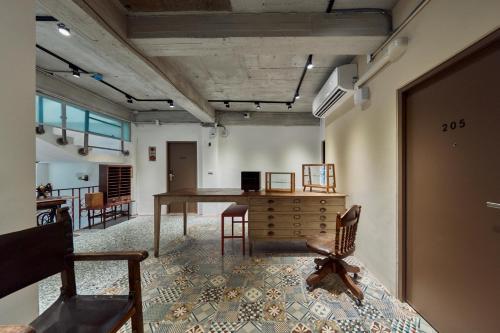 Shared lounge/TV area