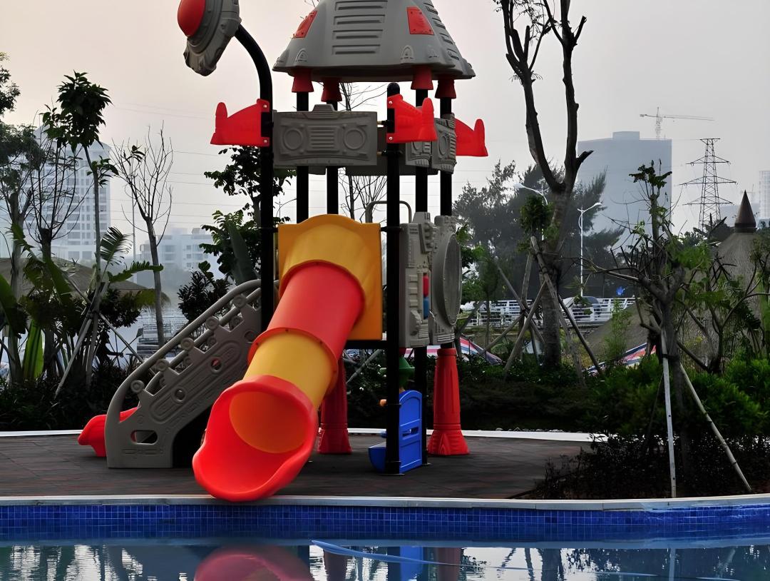 Swimming pool [outdoor]