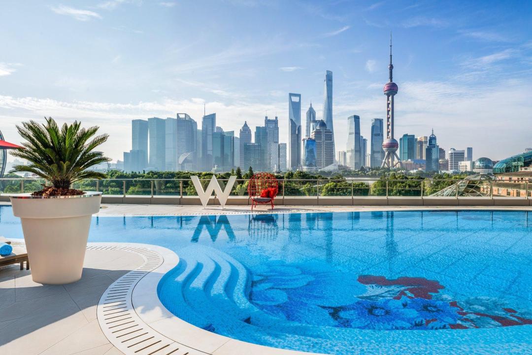 Swimming pool [outdoor]