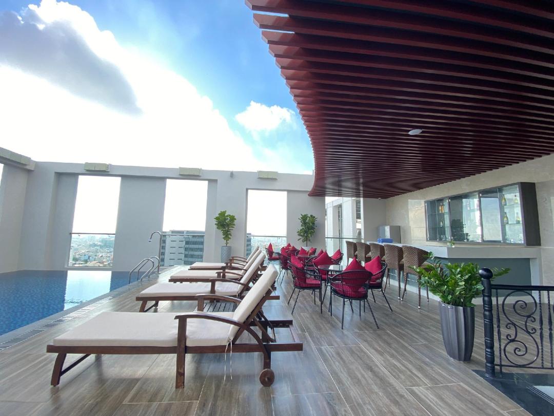 Poolside bar