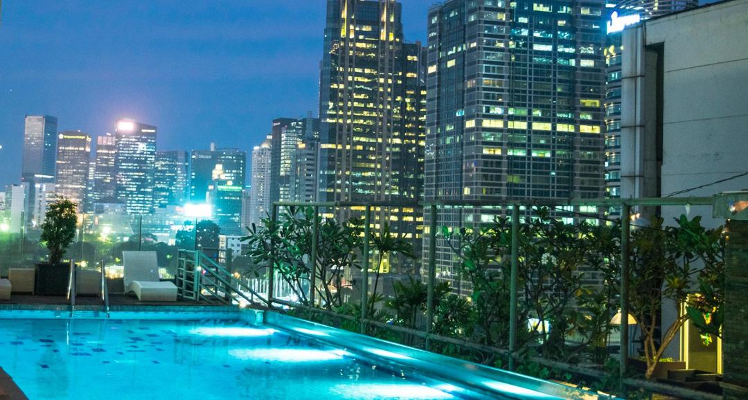 Swimming pool [outdoor]