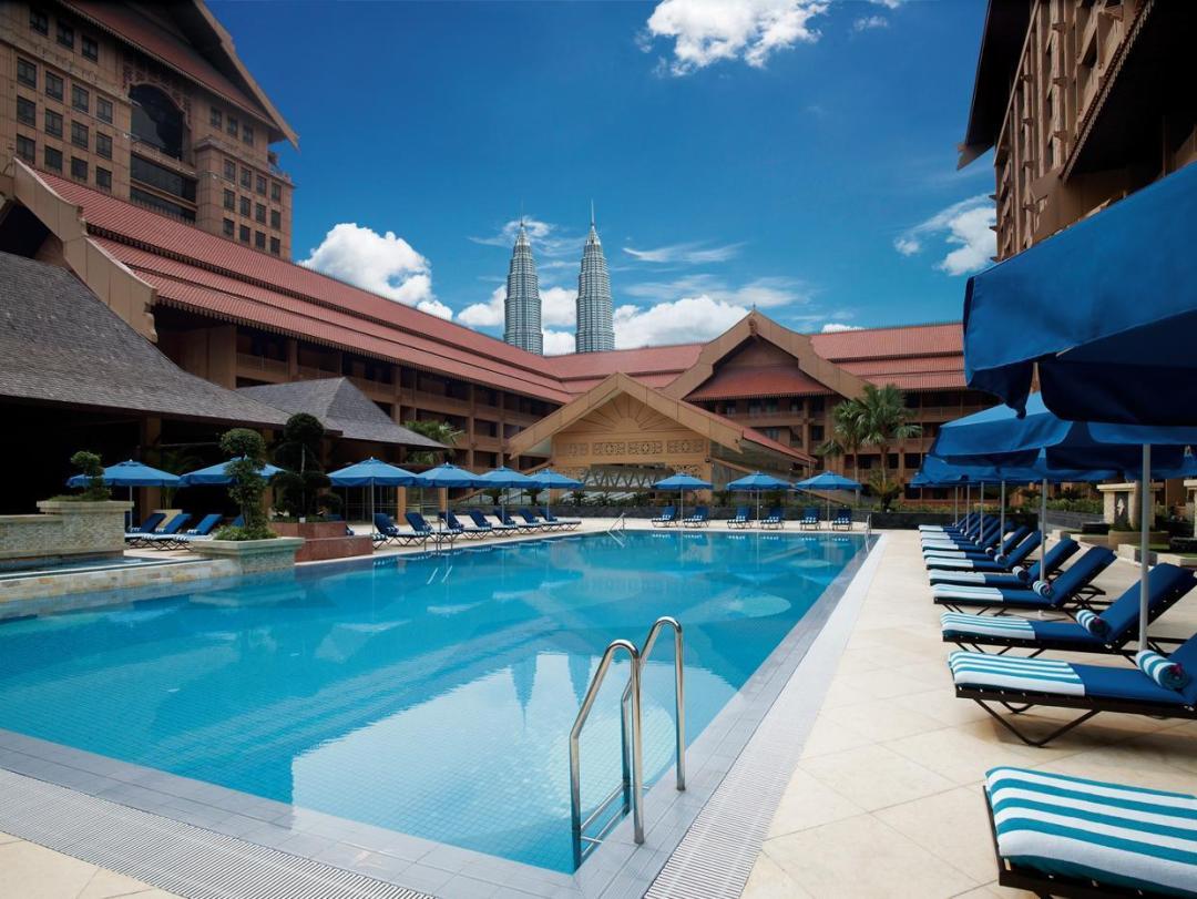 Swimming pool [outdoor]