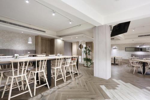 Shared lounge/TV area