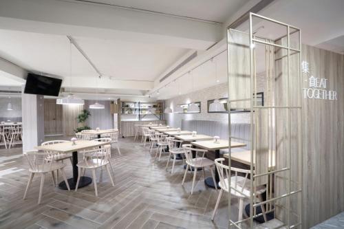 Shared lounge/TV area